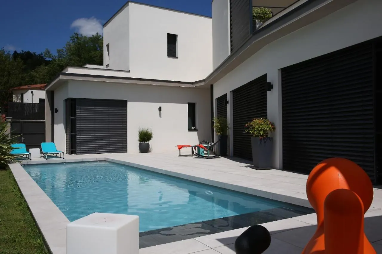 Maison Cube Saint-Didier-au-Mont-d'Or Bed & Breakfast